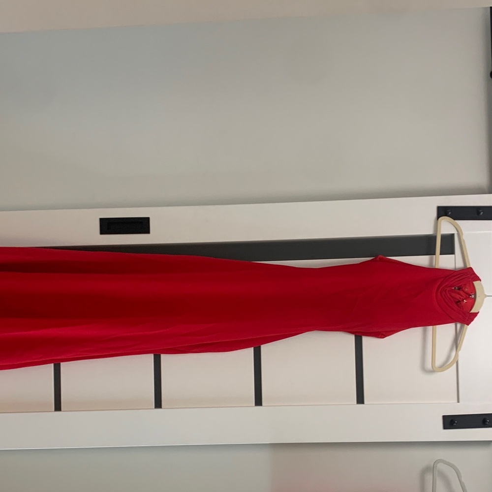 Elegant Red Sleeveless Gown